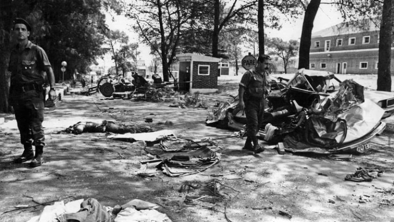  Una imagen que refleja los destrozos causados por los combates en el cuartel (NA)
