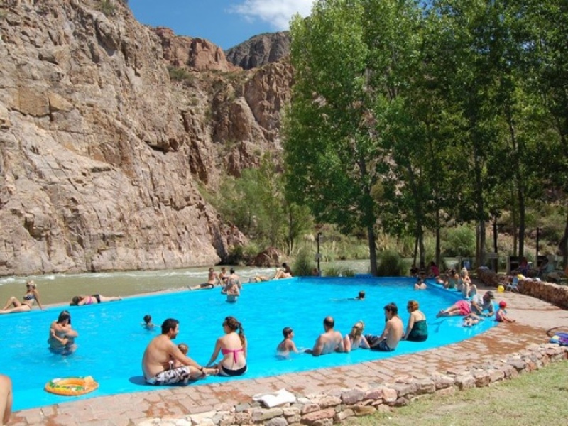   Camping Río Azul, en Valle Grande, Cañón del Río Atuel, cerca de San Rafael, Mendoza.