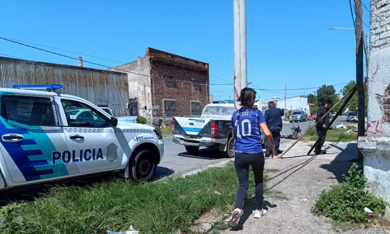 Macabro: encontraron un feto flotando en una cámara séptica