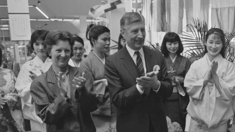 Van Agt fue nombrado embajador de la Unión Europea ante Japón en 1987.