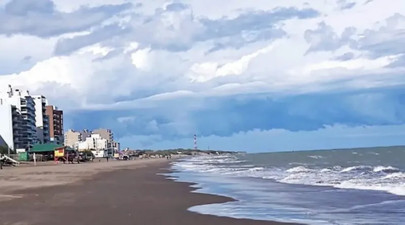 Monte Hermoso: Una nena de 12 años salvó a un niño de 4 que se estaba ahogando en el mar