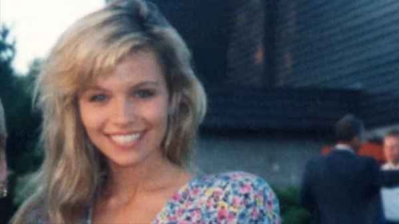  Una joven Pamela Anderson, antes del salto a la fama (Netflix)