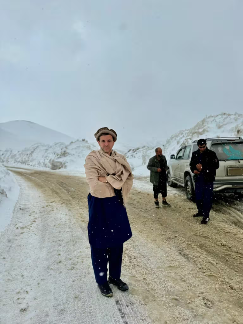  Durante uno de los recorridos, Maxi se topó con una fuerte nevada en la montaña, llegando al pueblo de Shibar