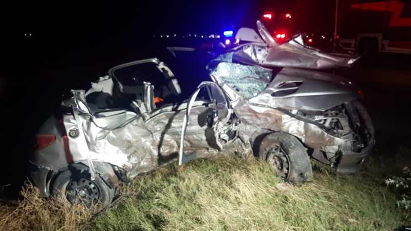 Un joven murió en un choque frontal entre dos autos