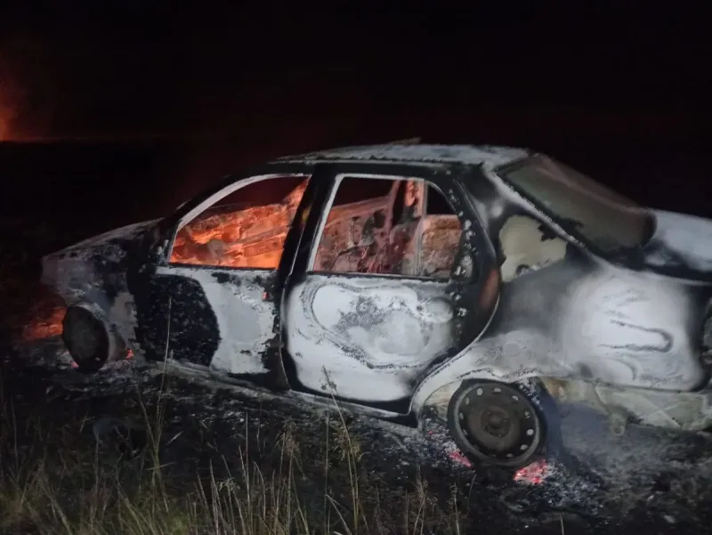 Incendio de automóvil en Ruta Provincial 72, cerca de Frapal