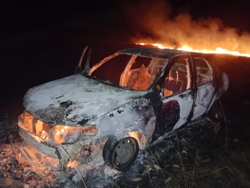 Incendio de automóvil en Ruta Provincial 72, cerca de Frapal