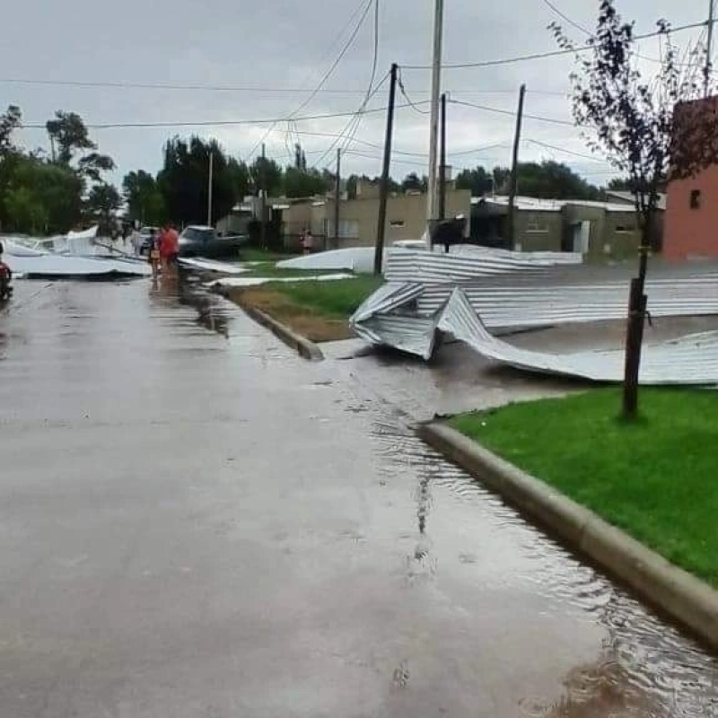 Imágenes impactantes: la tormenta hizo estragos en Nueve de Julio y se acerca al AMBA