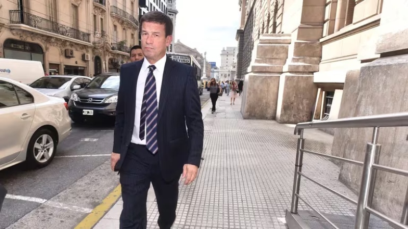  El juez Julián Ercolini investiga presuntas irregularidades en la compra de medicamentos por parte de la DADSE durante la gestión de Alberto Fernández (Adrián Escandar)