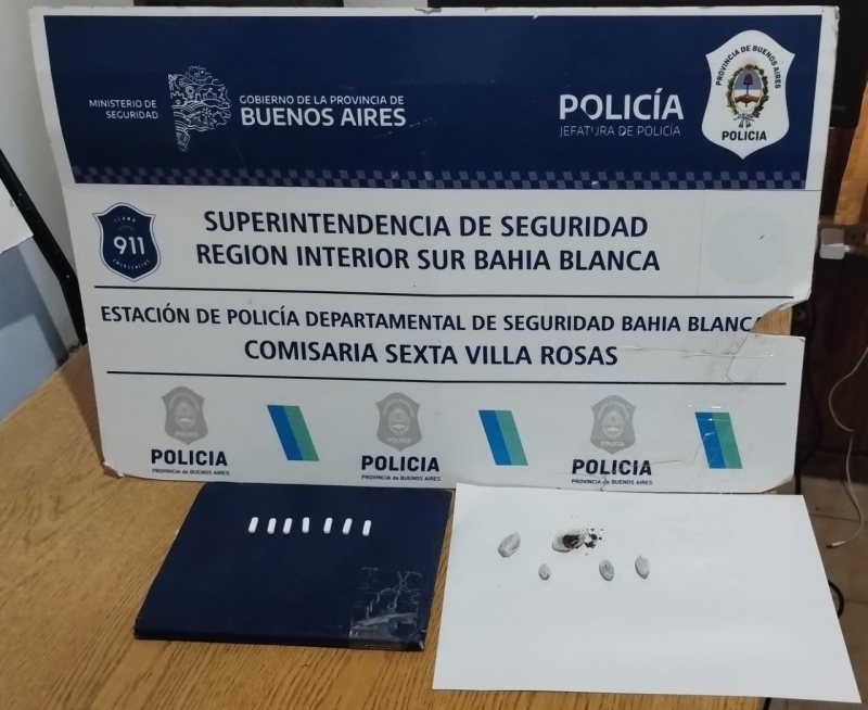 Escondió droga en los mostacholes para su hermano preso