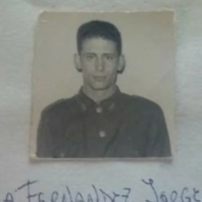 Jorge Fernández, en la foto de su credencial de soldado. Era estafeta en la fábrica militar de Villa María