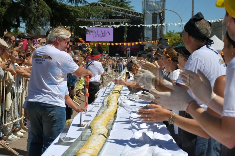 Santa María volvió a romper su récord y tiene el Strudel más largo del país