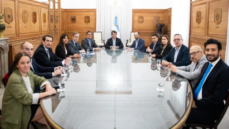 Diputados y senadores de la UCR fueron recibidos por el jefe de Gabinete Nicolás Posse