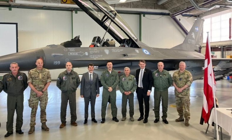 Javier Milei y Luis Petri anunciaron la compra de 24 aviones F-16 para la Fuerza Aérea Argentina